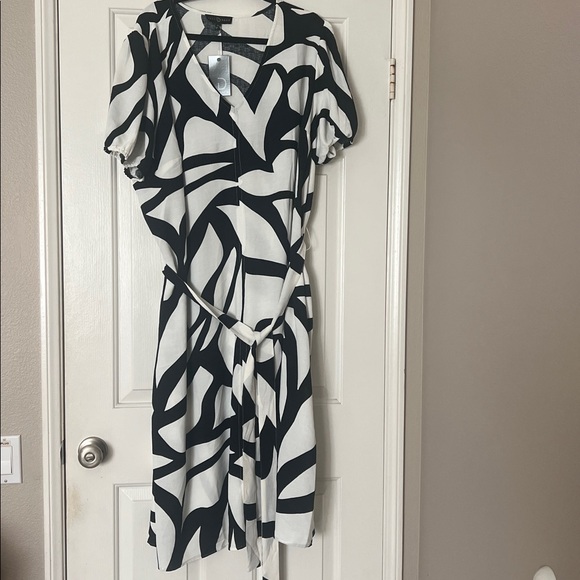 NWT black/white dress size 3X by Fred David. Wear straight or with tie. 26x46 - Picture 5 of 6